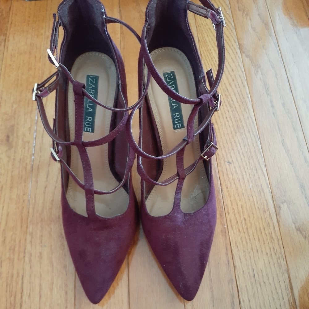 **SOLD 🎉🥳🎊Burgundy Suede-Like Strappy Sandals